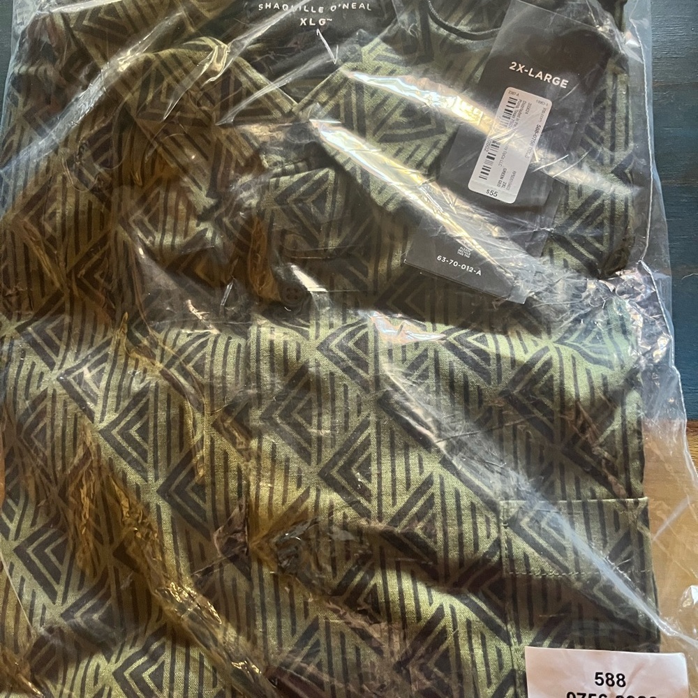 NWT Shaquille O’Neill button up - Picture 4 of 4